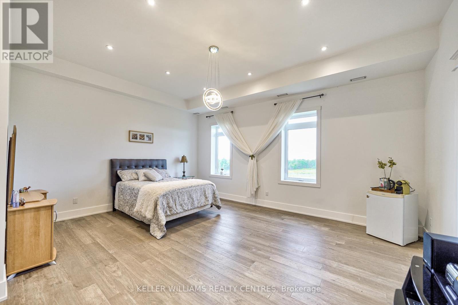 6196 Ravenshoe Road, Georgina, ON - Indoor Photo Showing Bedroom