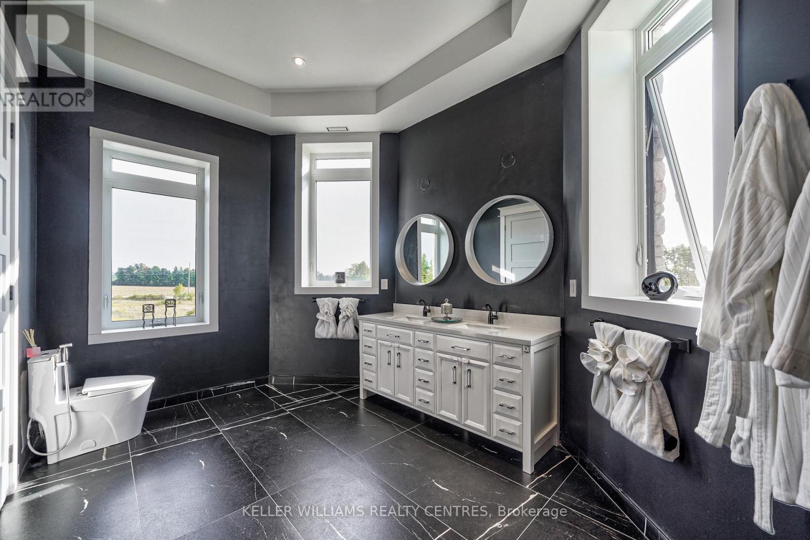 6196 Ravenshoe Road, Georgina, ON - Indoor Photo Showing Bathroom