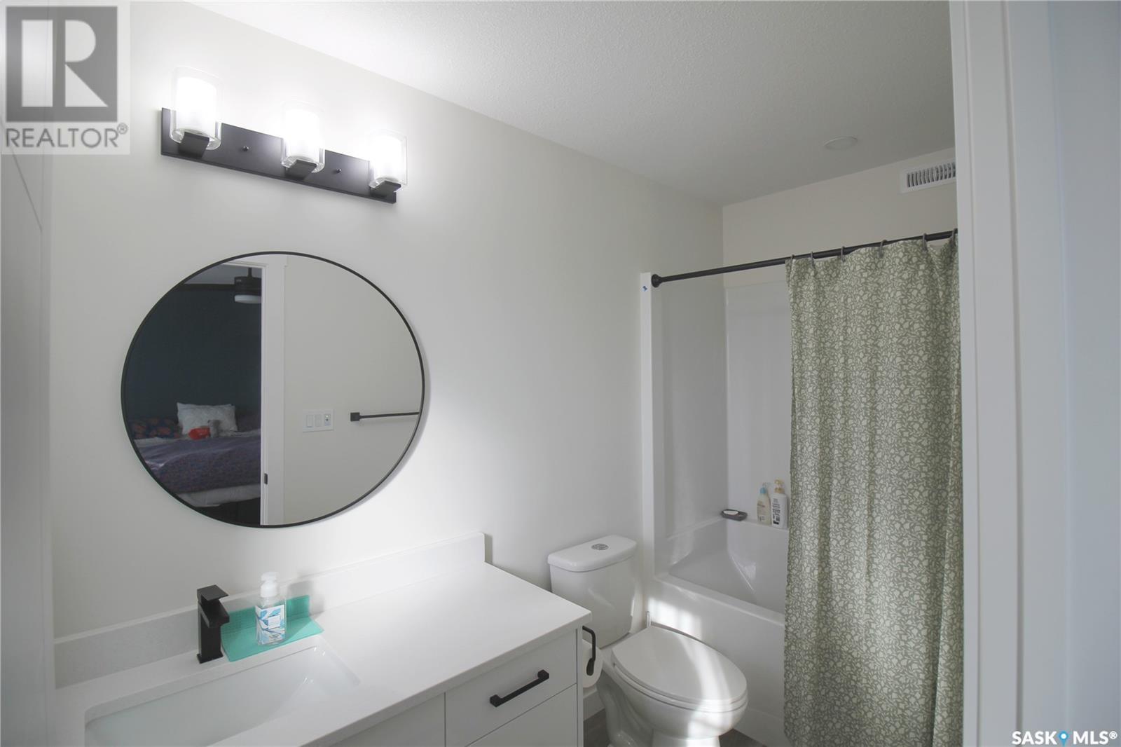 3005 Dumont Way, Regina, SK - Indoor Photo Showing Bathroom