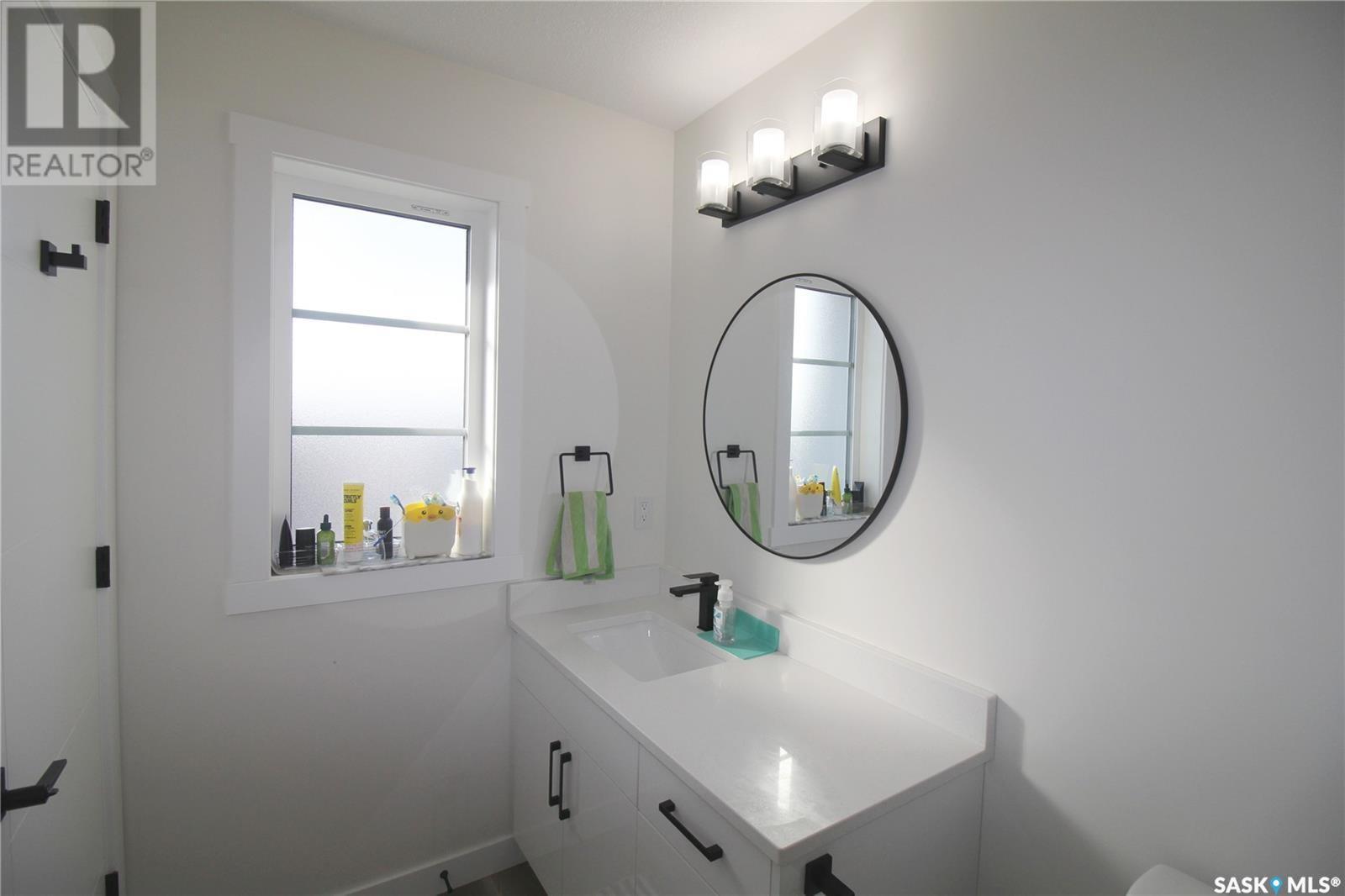 3005 Dumont Way, Regina, SK - Indoor Photo Showing Bathroom