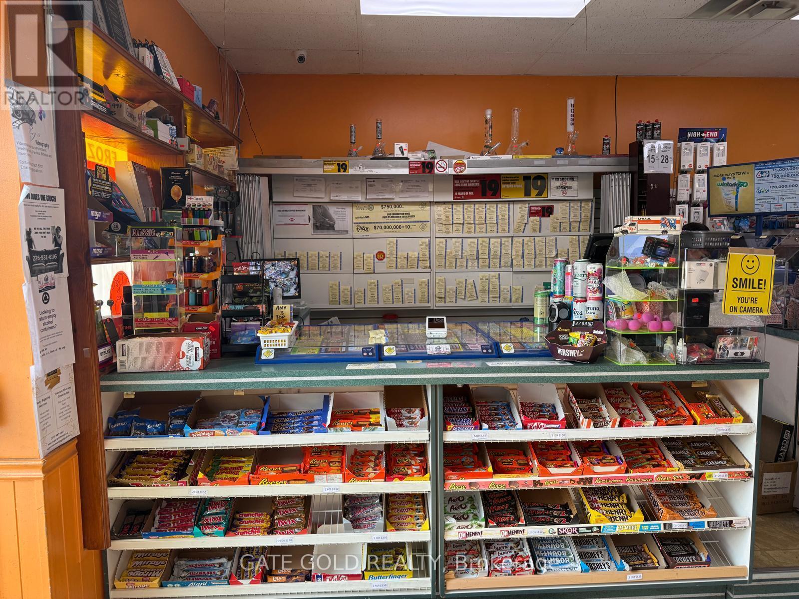 3 - 8 Queensway E, Norfolk, ON