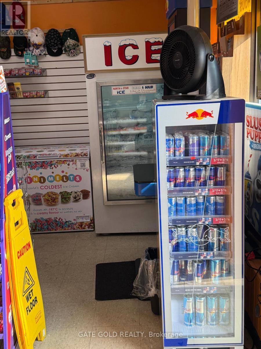 3 - 8 Queensway E, Norfolk, ON