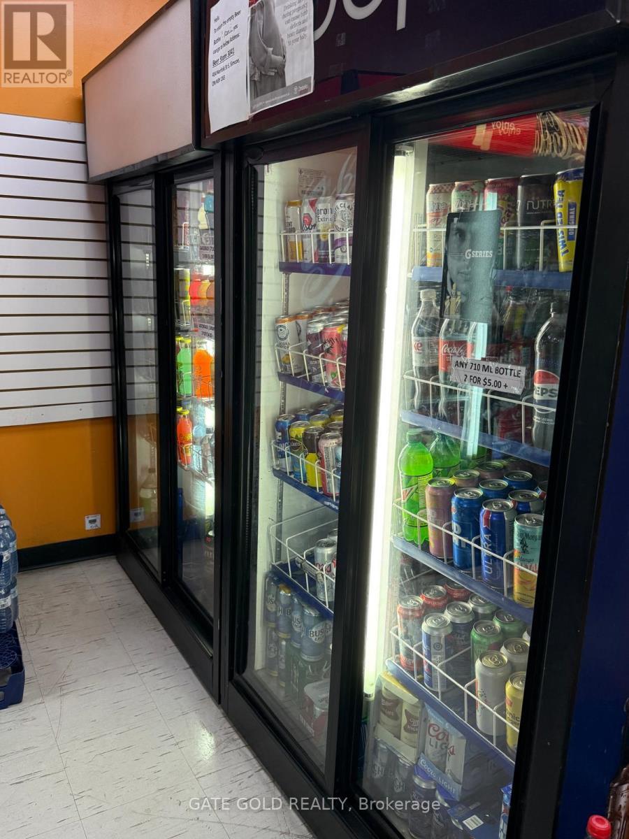 3 - 8 Queensway E, Norfolk, ON