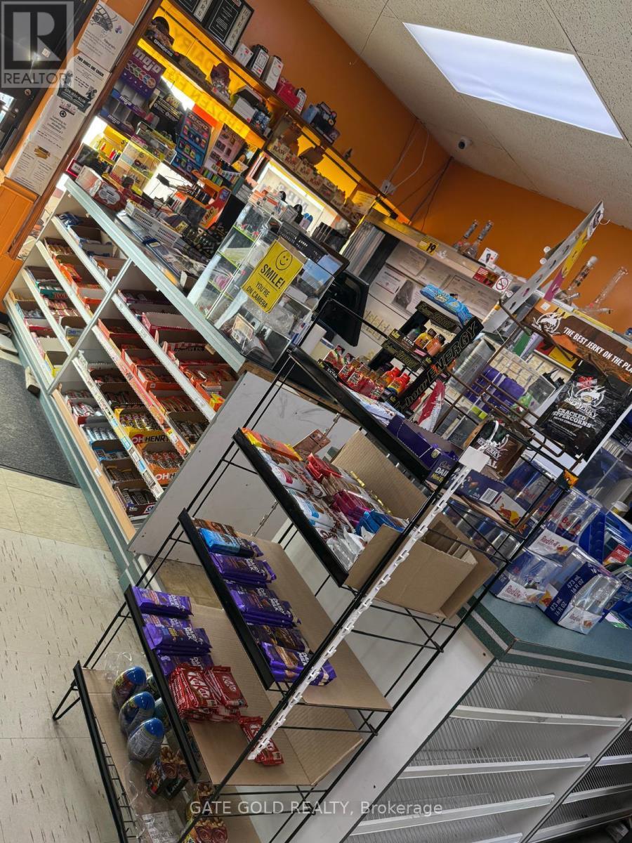 3 - 8 Queensway E, Norfolk, ON