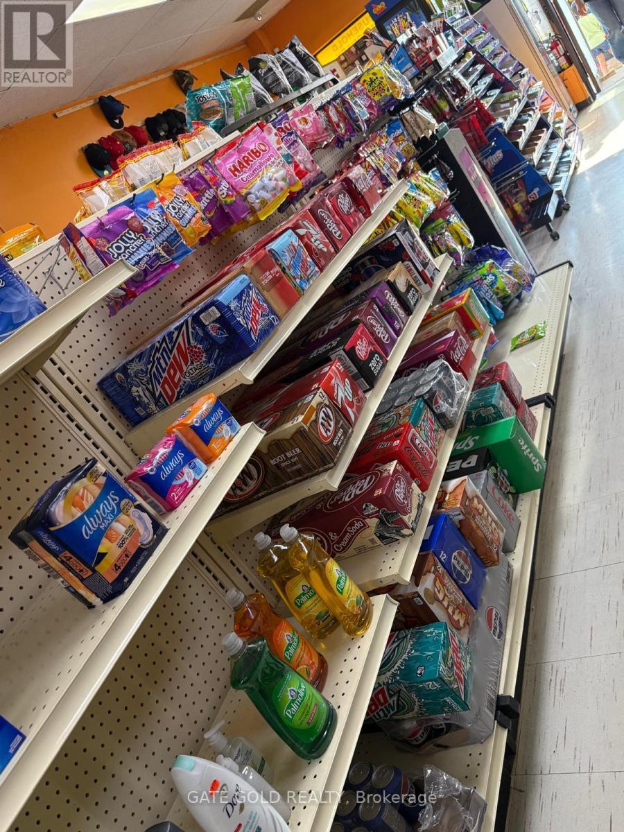 3 - 8 Queensway E, Norfolk, ON