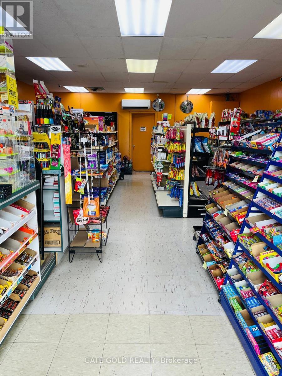 3 - 8 Queensway E, Norfolk, ON