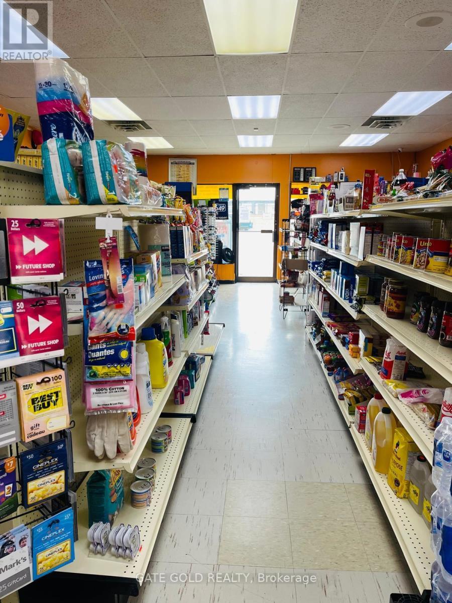 3 - 8 Queensway E, Norfolk, ON