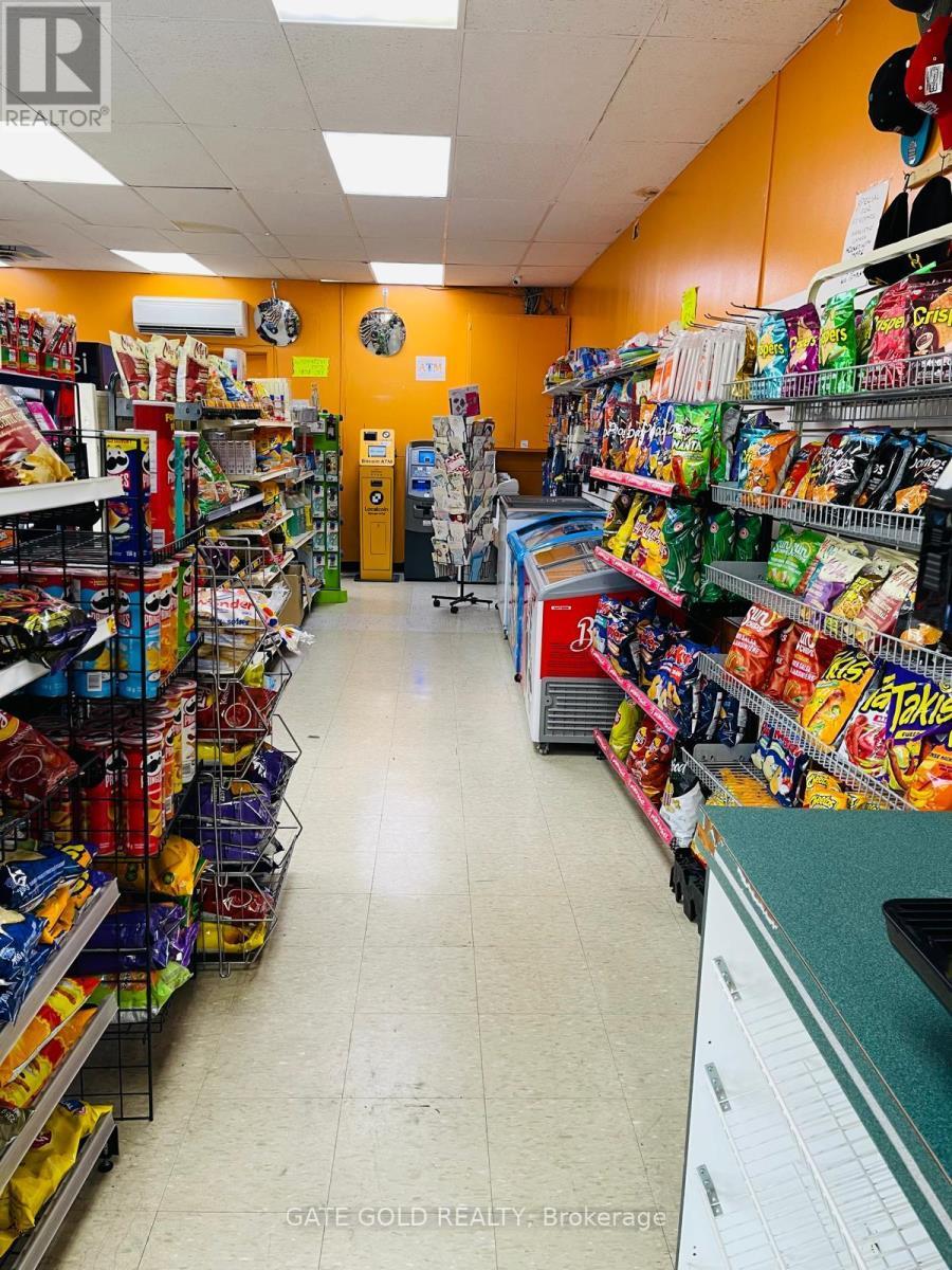 3 - 8 Queensway E, Norfolk, ON