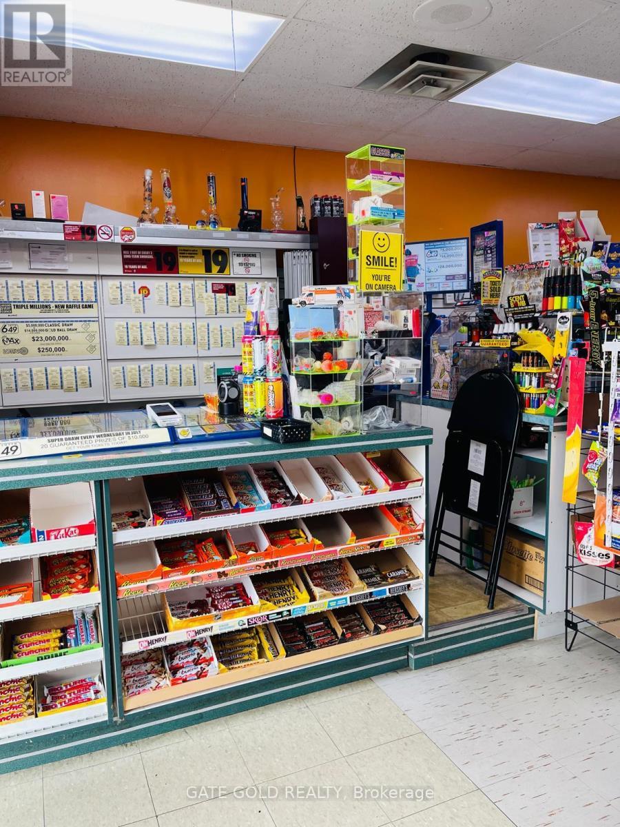 3 - 8 Queensway E, Norfolk, ON