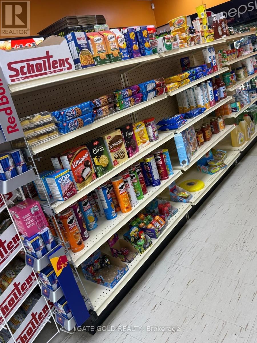 3 - 8 Queensway E, Norfolk, ON