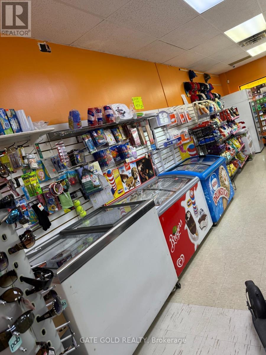 3 - 8 Queensway E, Norfolk, ON