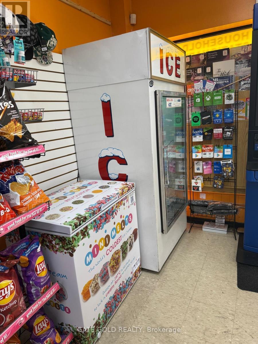 3 - 8 Queensway E, Norfolk, ON