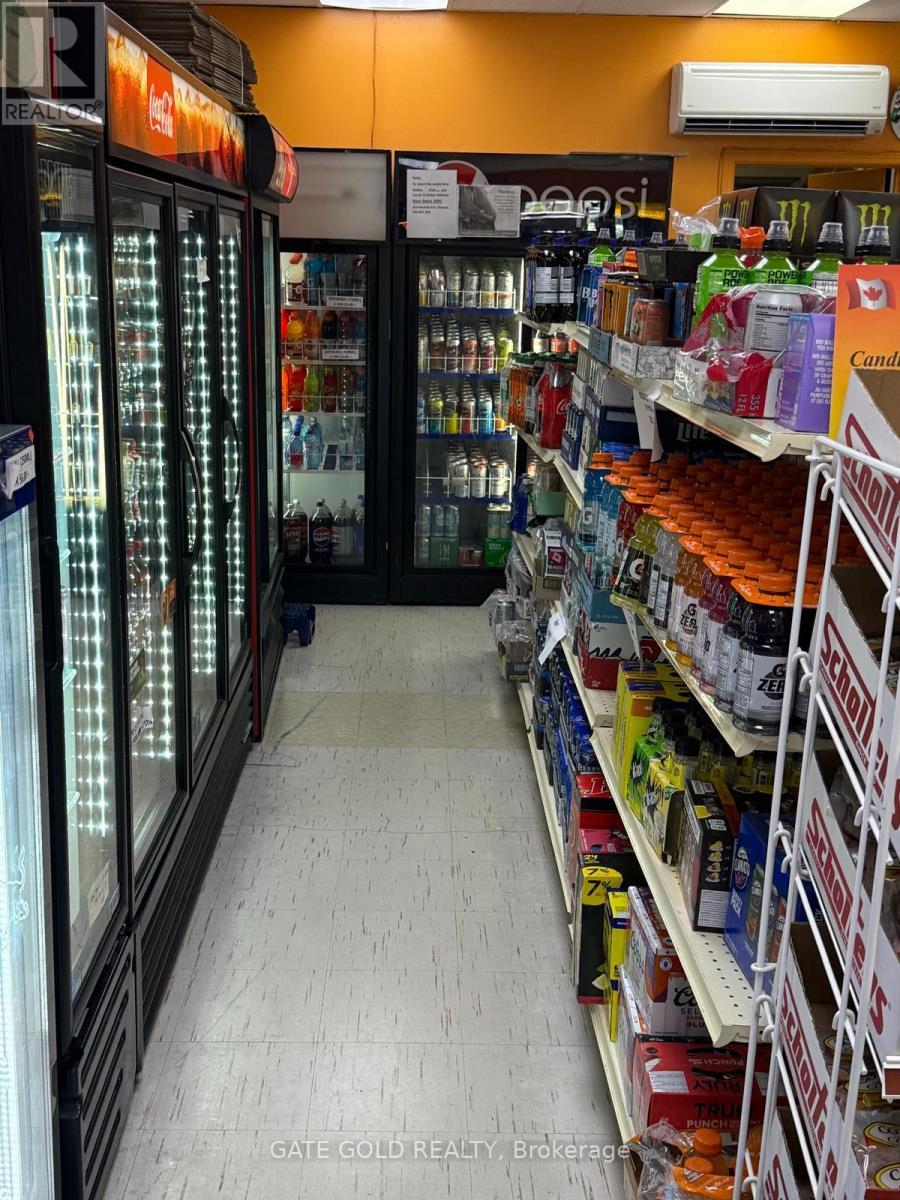 3 - 8 Queensway E, Norfolk, ON