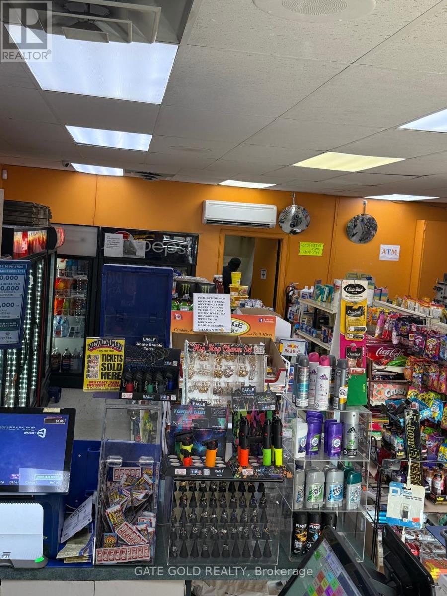 3 - 8 Queensway E, Norfolk, ON