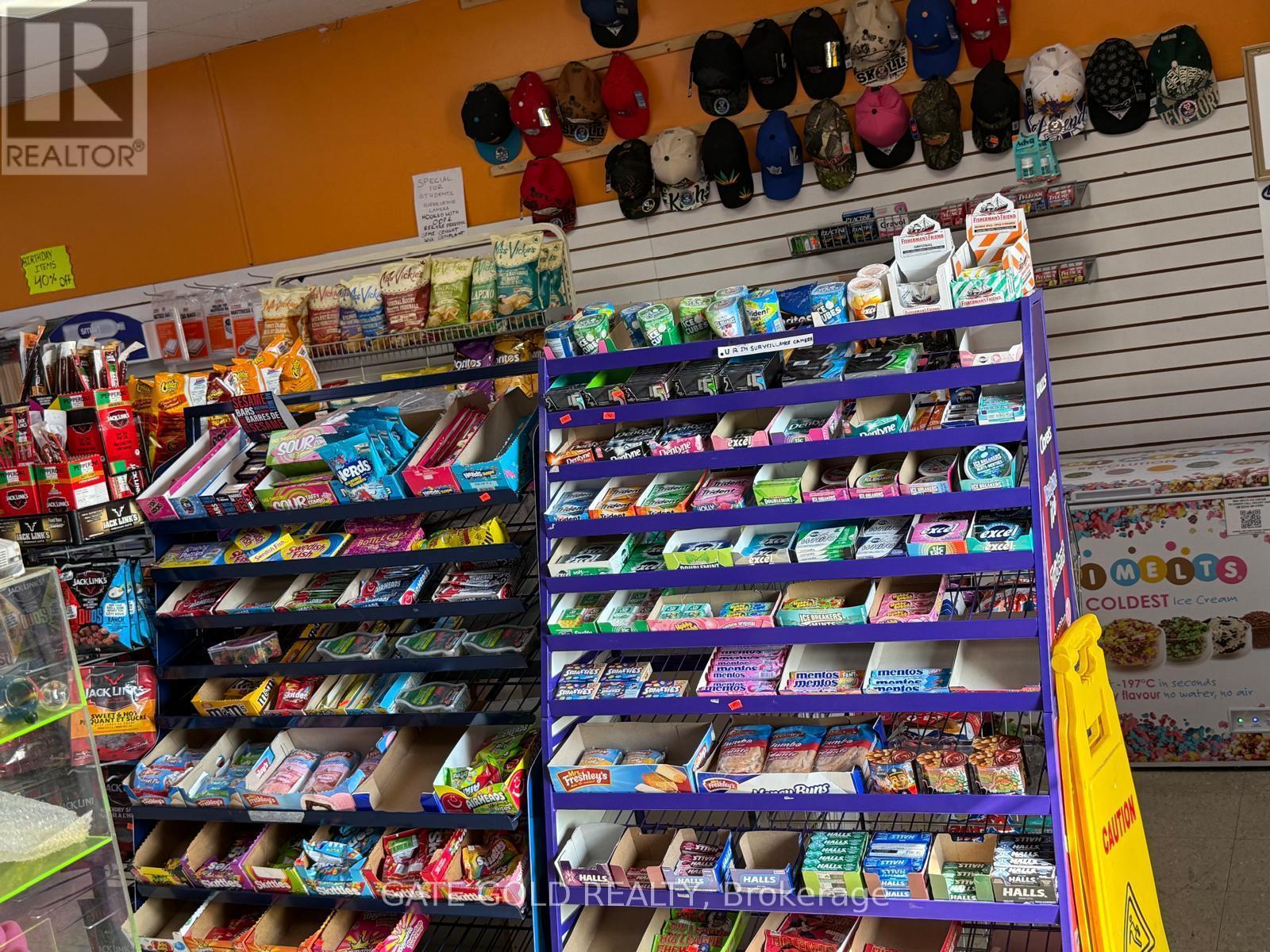 3 - 8 Queensway E, Norfolk, ON