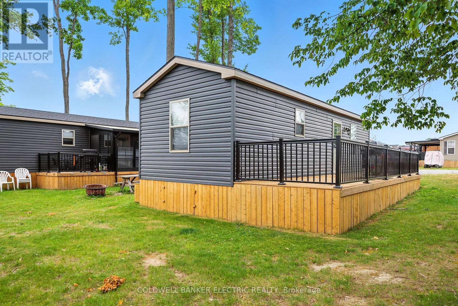 40 Stand - 1235 Villiers Line, Otonabee-South Monaghan, ON - Outdoor With Deck Patio Veranda