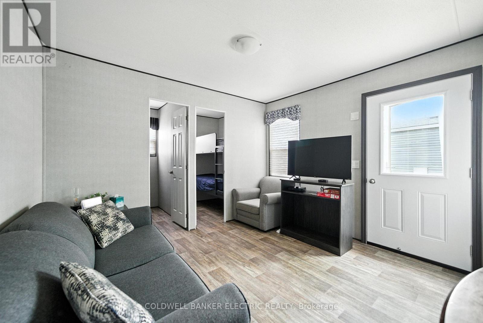 40 Stand - 1235 Villiers Line, Otonabee-South Monaghan, ON - Indoor