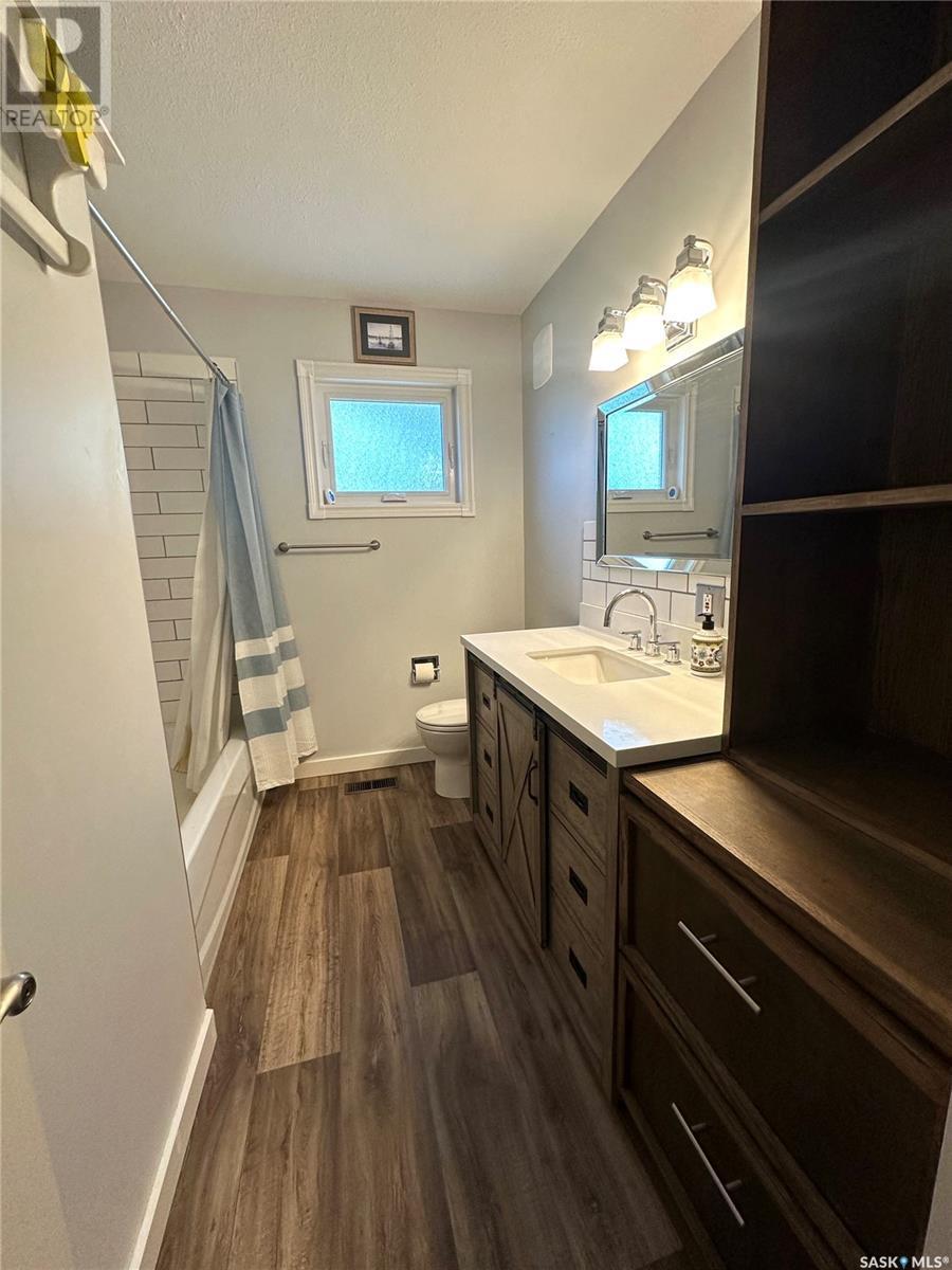 101 1St Avenue, Medstead, SK - Indoor Photo Showing Bathroom