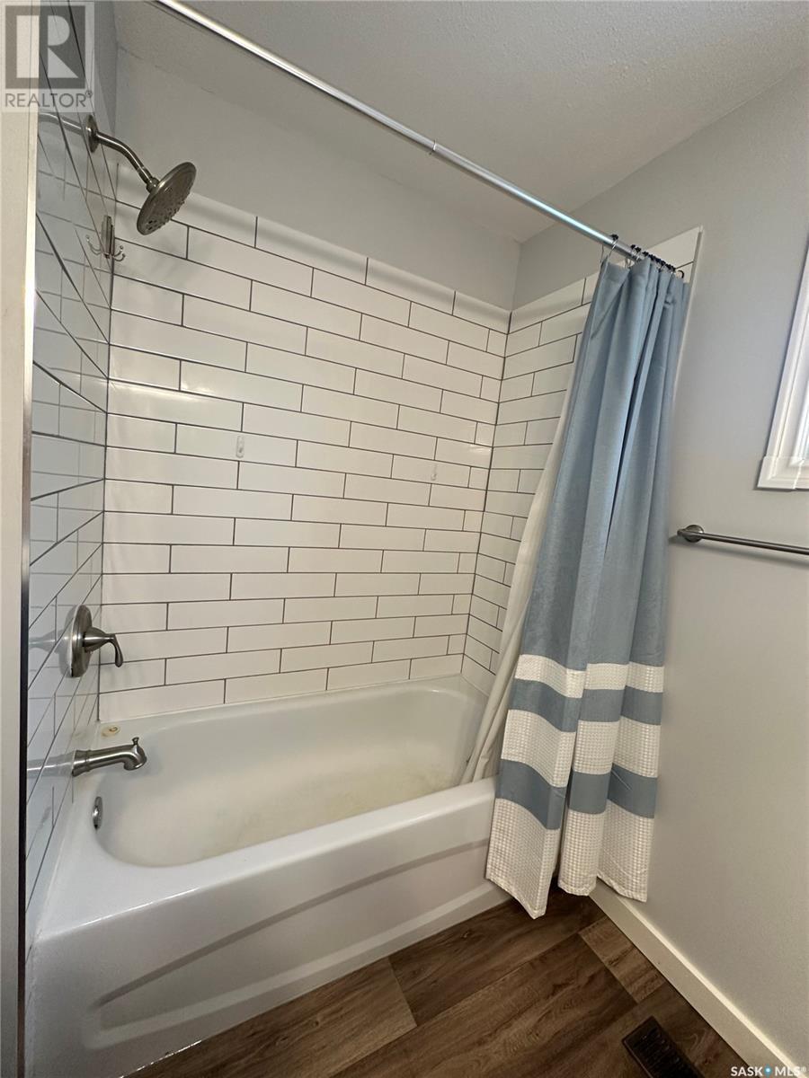101 1St Avenue, Medstead, SK - Indoor Photo Showing Bathroom