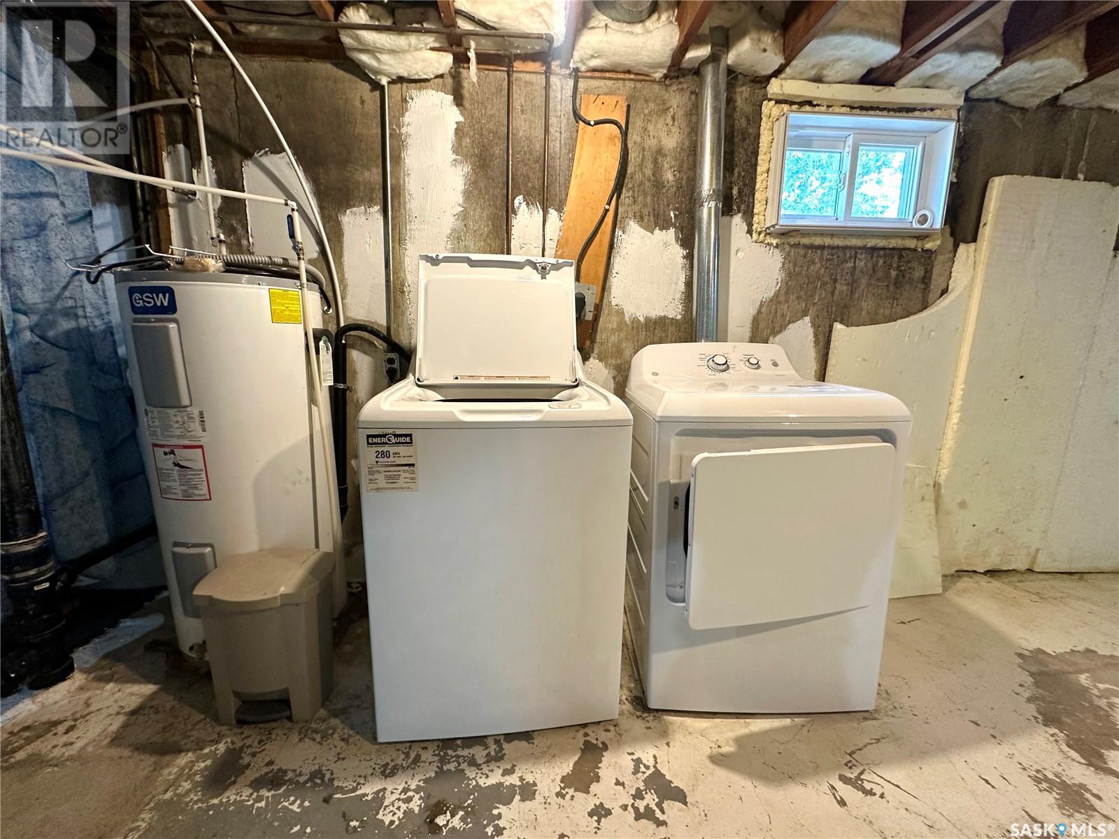 101 1St Avenue, Medstead, SK - Indoor