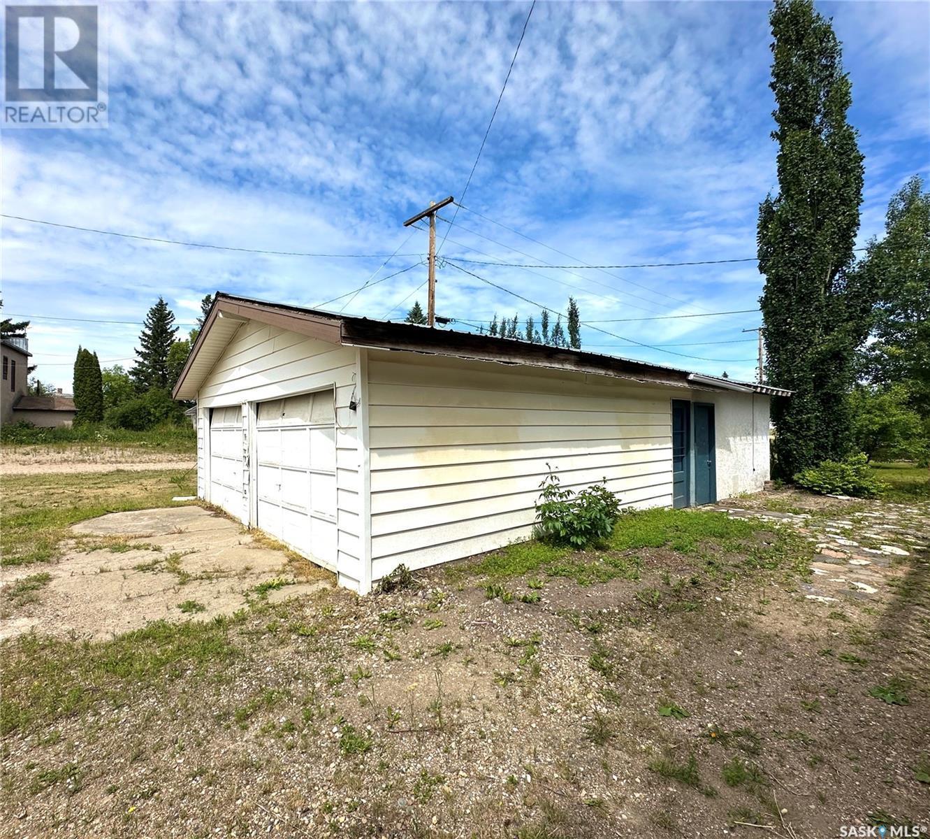 101 1St Avenue, Medstead, SK - Outdoor