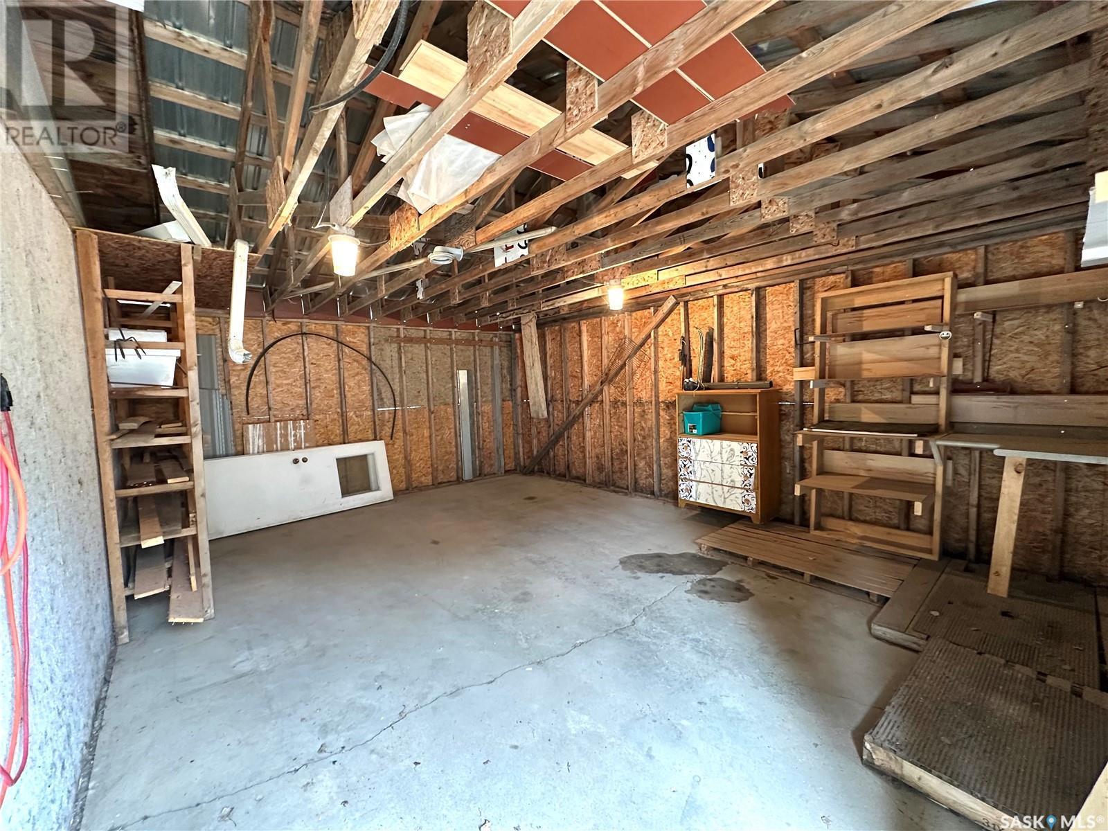 101 1St Avenue, Medstead, SK - Indoor