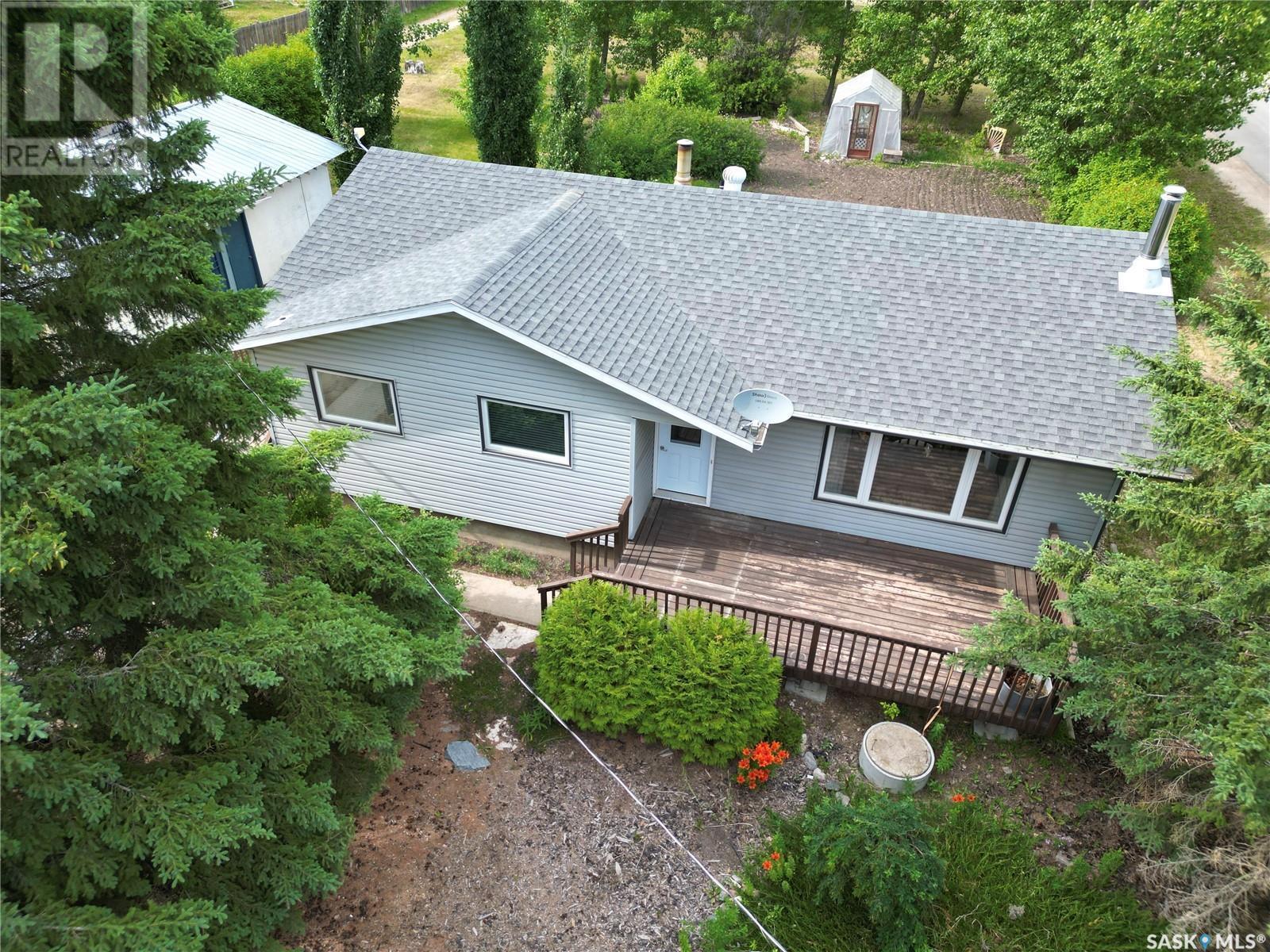 101 1St Avenue, Medstead, SK - Outdoor