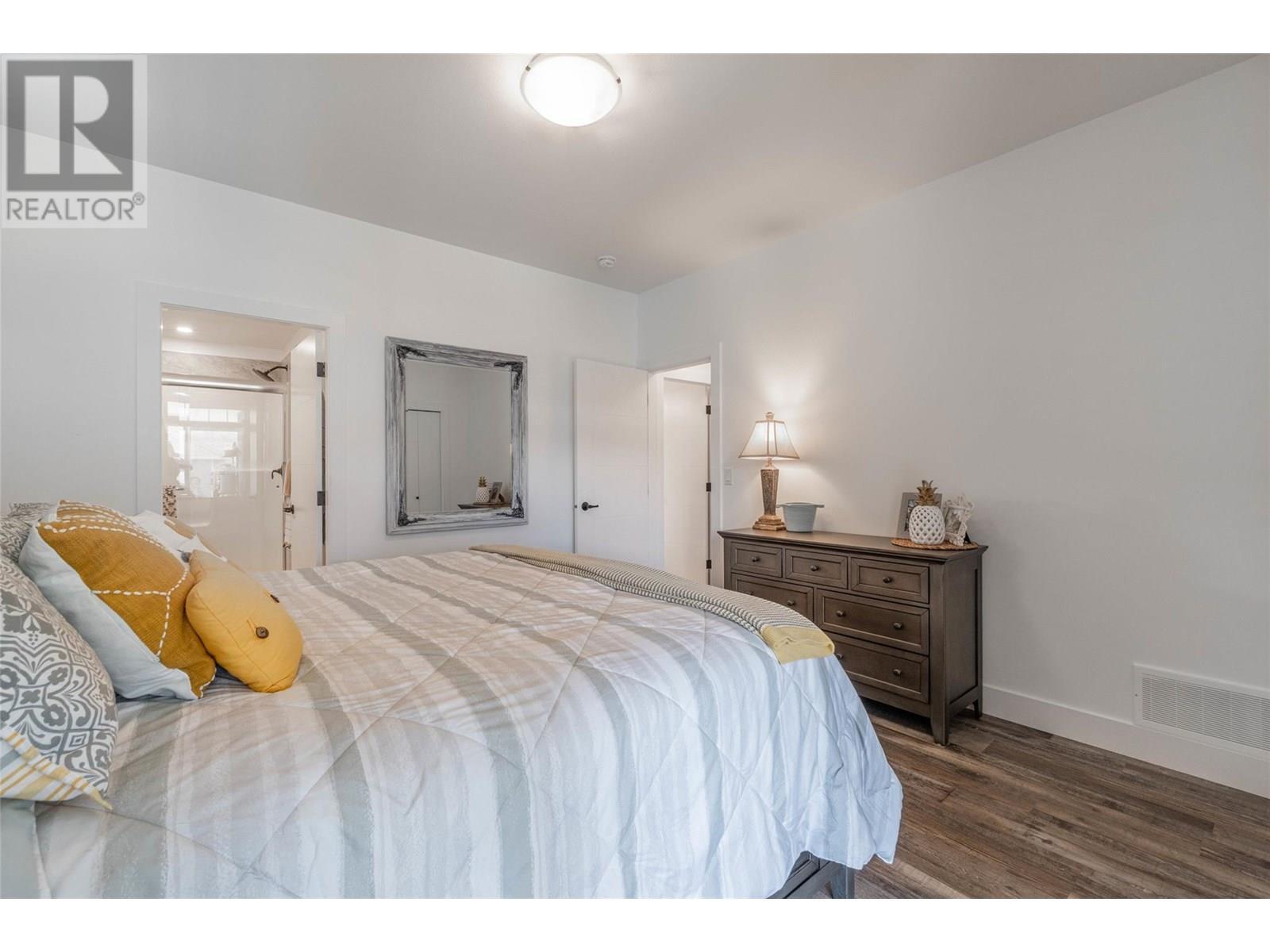 2450 Radio Tower Road Unit# 252, Oliver, BC - Indoor Photo Showing Bedroom