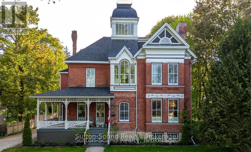 Beautiful architecture and fully renovated - 932 3Rd Avenue W, Owen Sound, ON - Outdoor With Facade