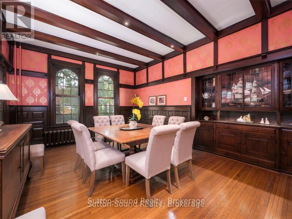 Formal dining room - 932 3Rd Avenue W, Owen Sound, ON - Indoor Photo Showing Dining Room