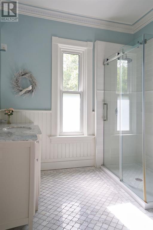 932 3Rd Avenue W, Owen Sound, ON - Indoor Photo Showing Bathroom