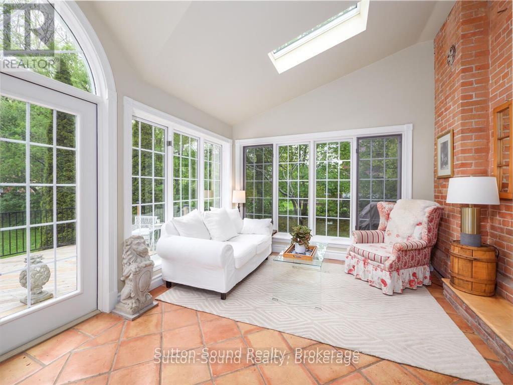 sun room addition - 932 3Rd Avenue W, Owen Sound, ON - Indoor Photo Showing Living Room