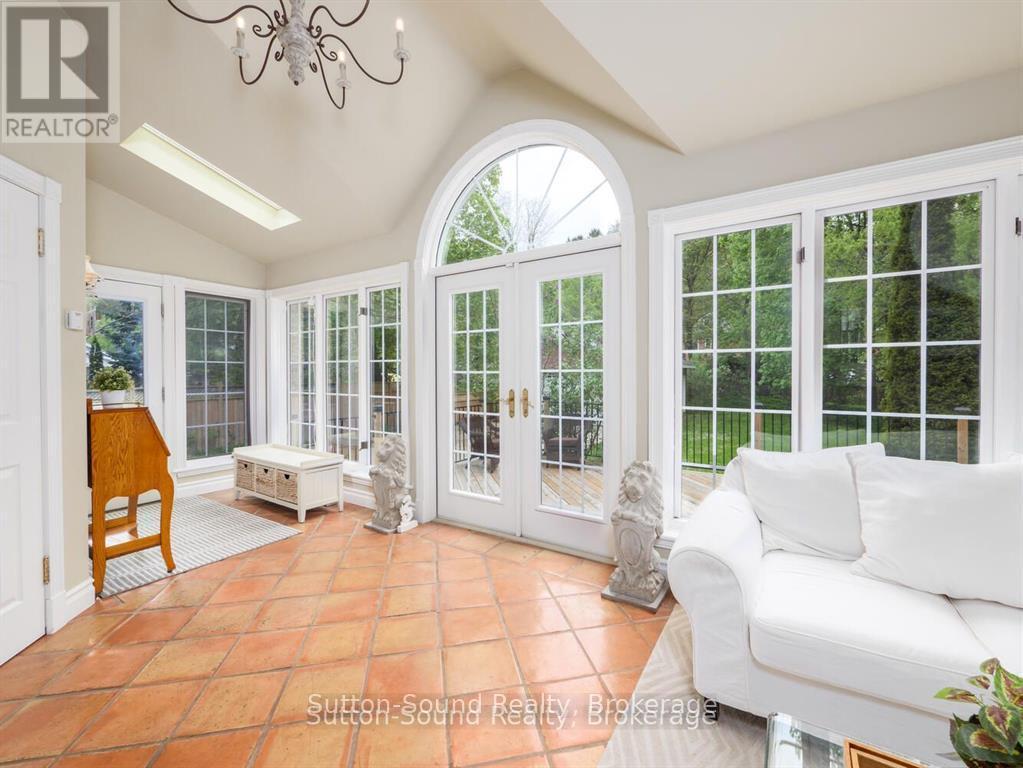 Sun room with doors to deck and side door - 932 3Rd Avenue W, Owen Sound, ON - Indoor