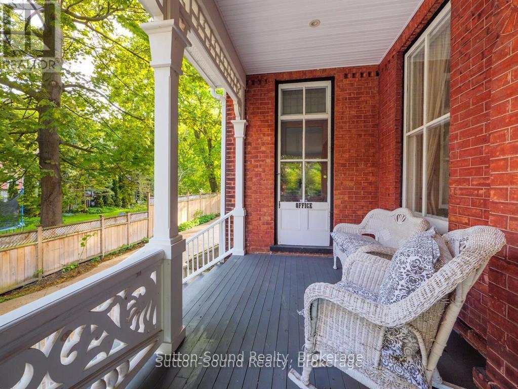 Covered side entrance - 932 3Rd Avenue W, Owen Sound, ON - Outdoor With Deck Patio Veranda With Exterior
