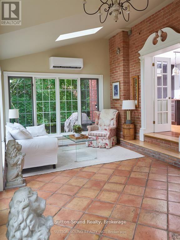 Terra cotta floors and exposed brick - 932 3Rd Avenue W, Owen Sound, ON - Indoor Photo Showing Bedroom