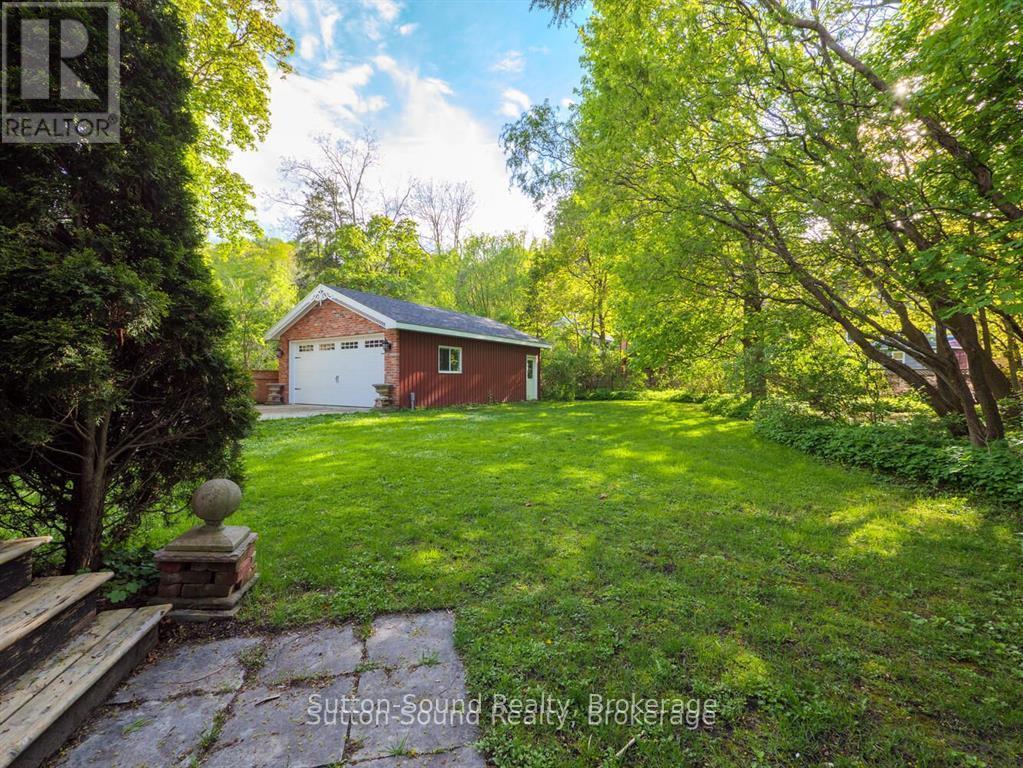 Oversized detached garage - 932 3Rd Avenue W, Owen Sound, ON - Outdoor