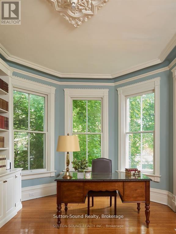 Bay windows of Den/office - 932 3Rd Avenue W, Owen Sound, ON - Indoor