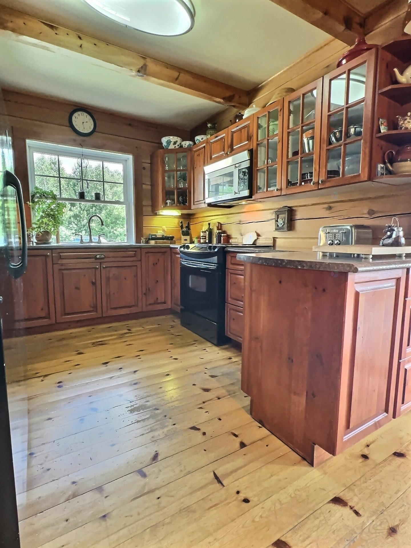 Cuisine - 1997 Ch. Adrien-Denis, Laniel, QC - Indoor Photo Showing Kitchen