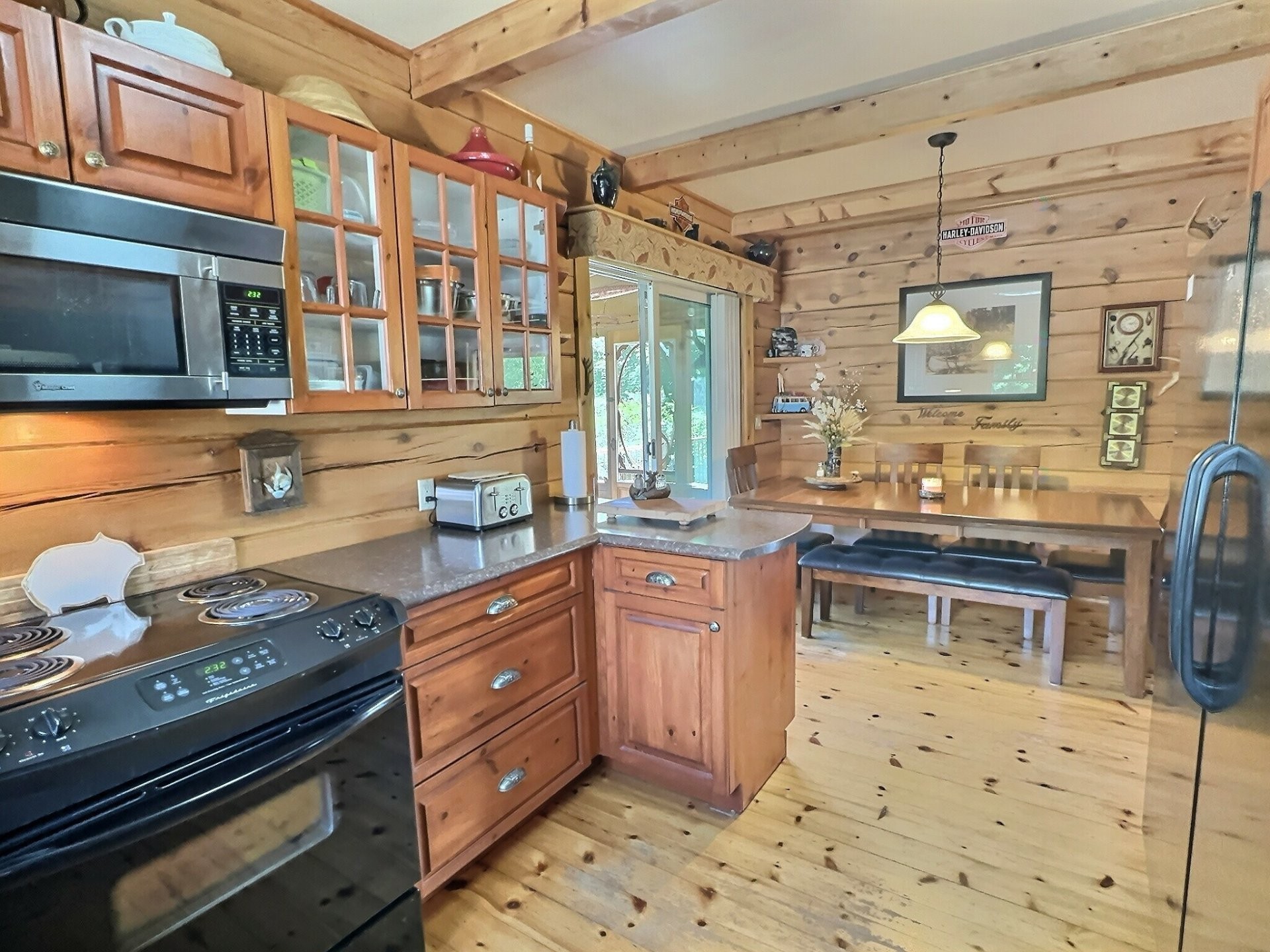 Cuisine - 1997 Ch. Adrien-Denis, Laniel, QC - Indoor Photo Showing Kitchen