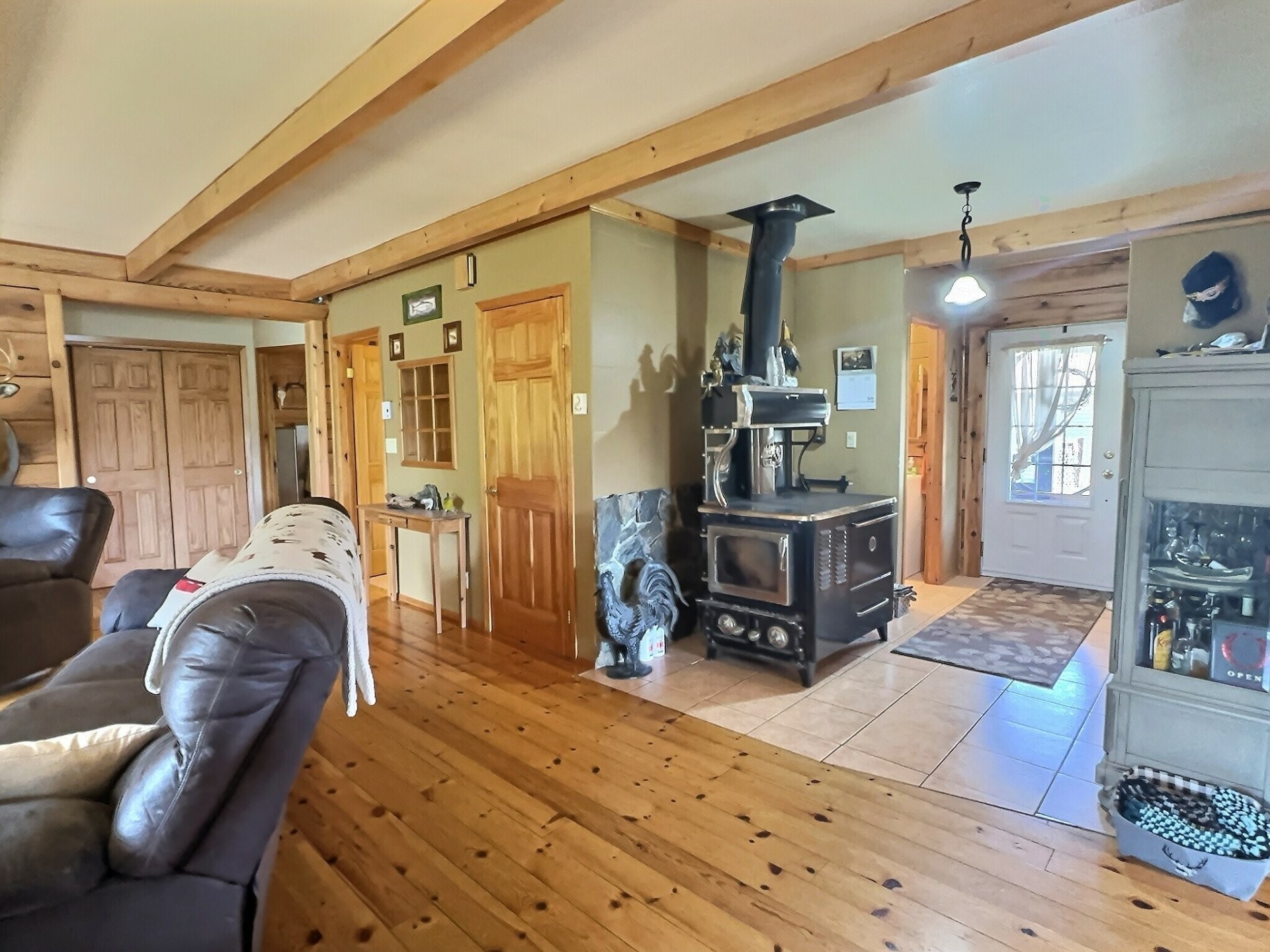 Salon - 1997 Ch. Adrien-Denis, Laniel, QC - Indoor