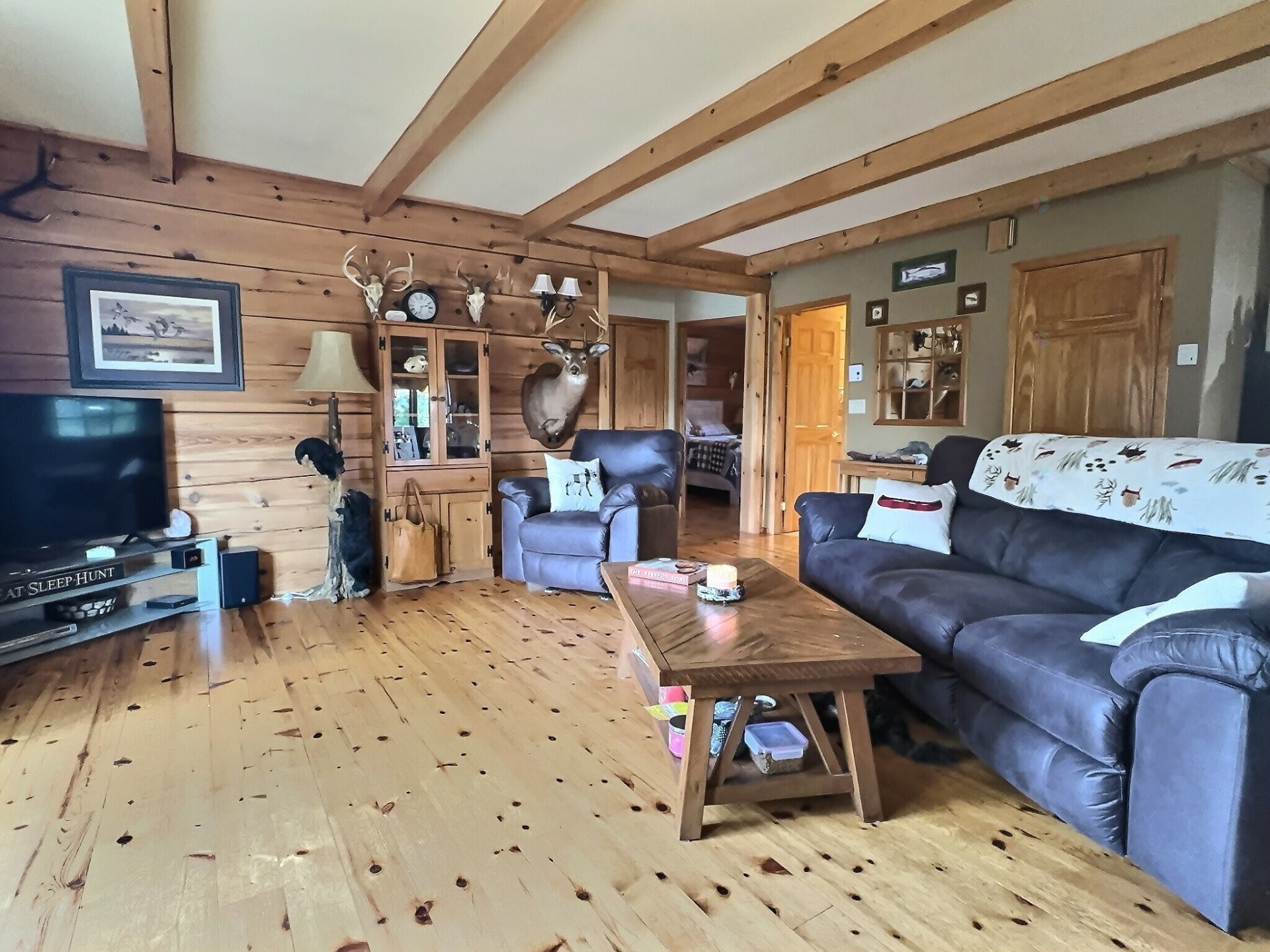 Salon - 1997 Ch. Adrien-Denis, Laniel, QC - Indoor Photo Showing Living Room