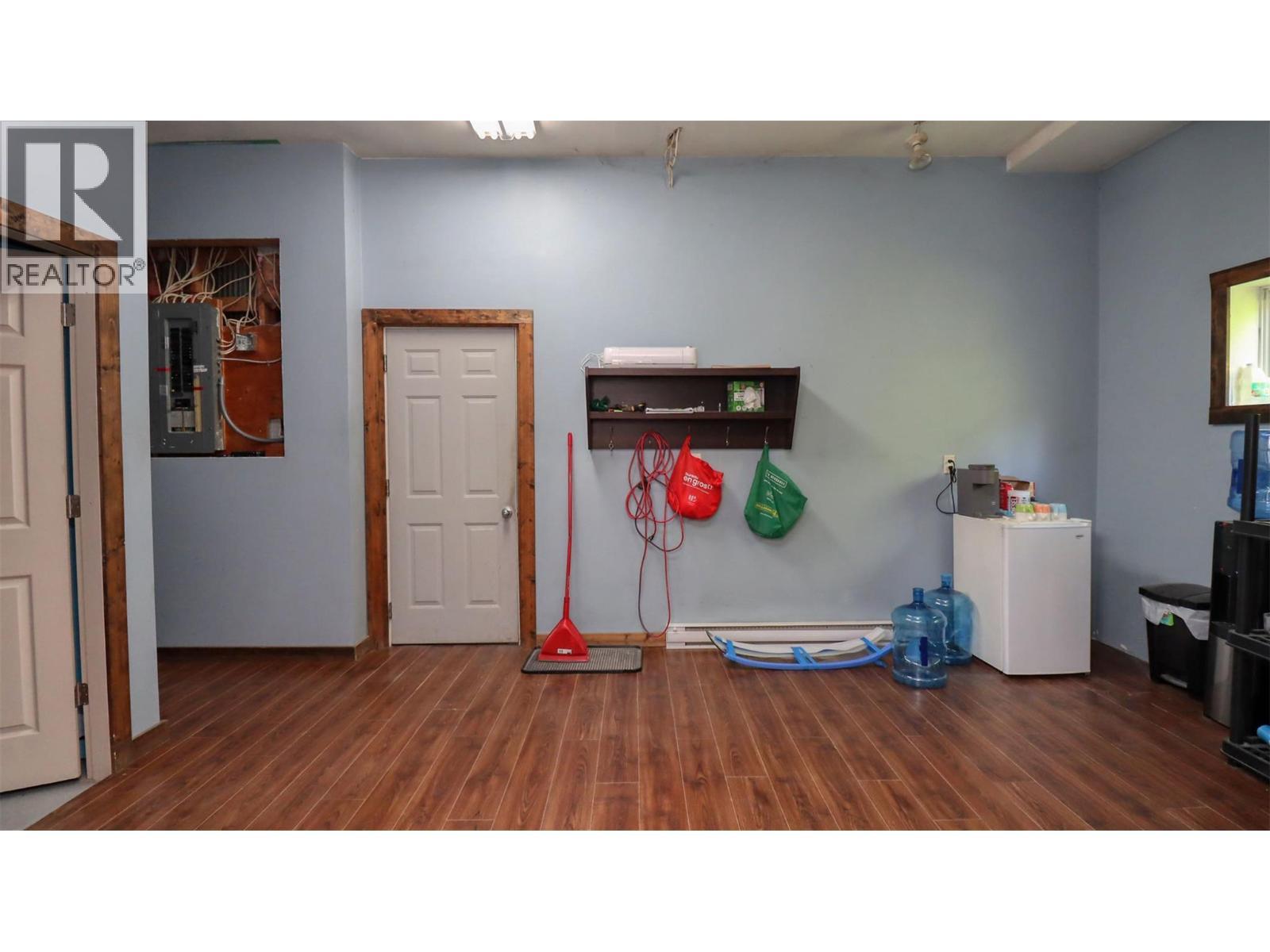 5795 Squilax-Anglemont Road, Celista, BC - Indoor