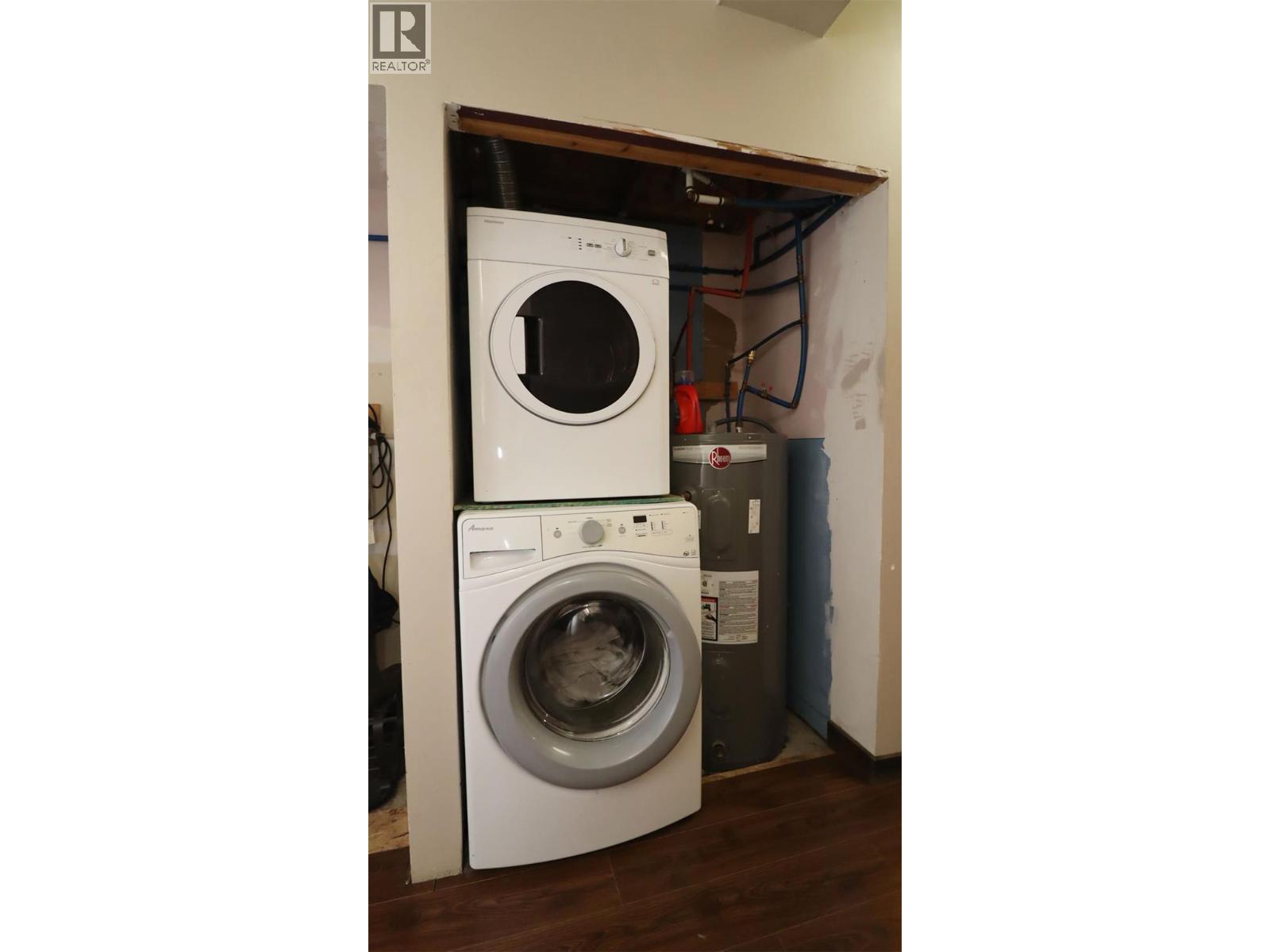 5795 Squilax-Anglemont Road, Celista, BC - Indoor Photo Showing Laundry Room