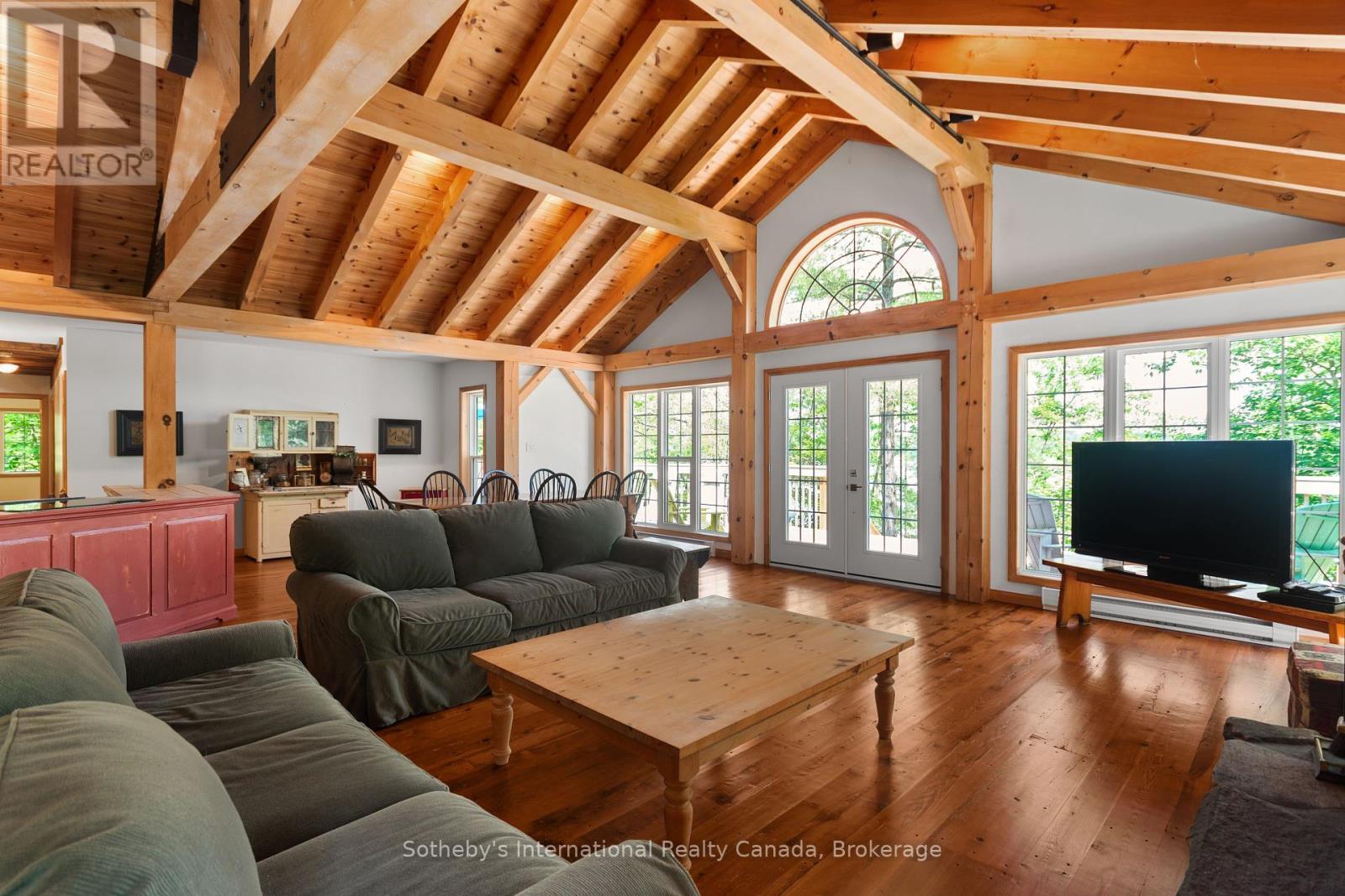 520 Is 80 Go Home Lake, Georgian Bay (Gibson), ON - Indoor Photo Showing Living Room