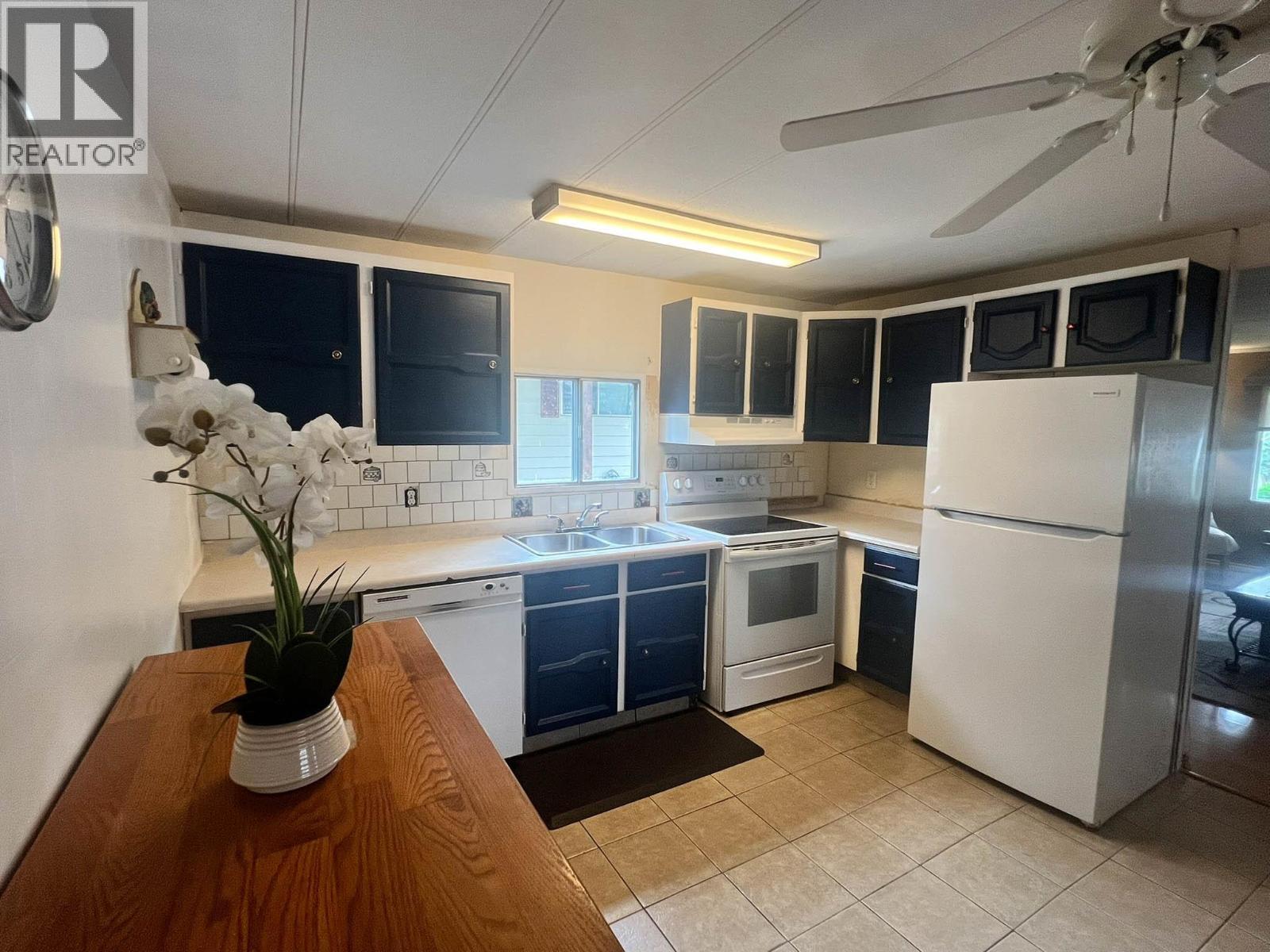 Kitchen - 1999 97 Highway S Unit# 197, Kelowna, BC