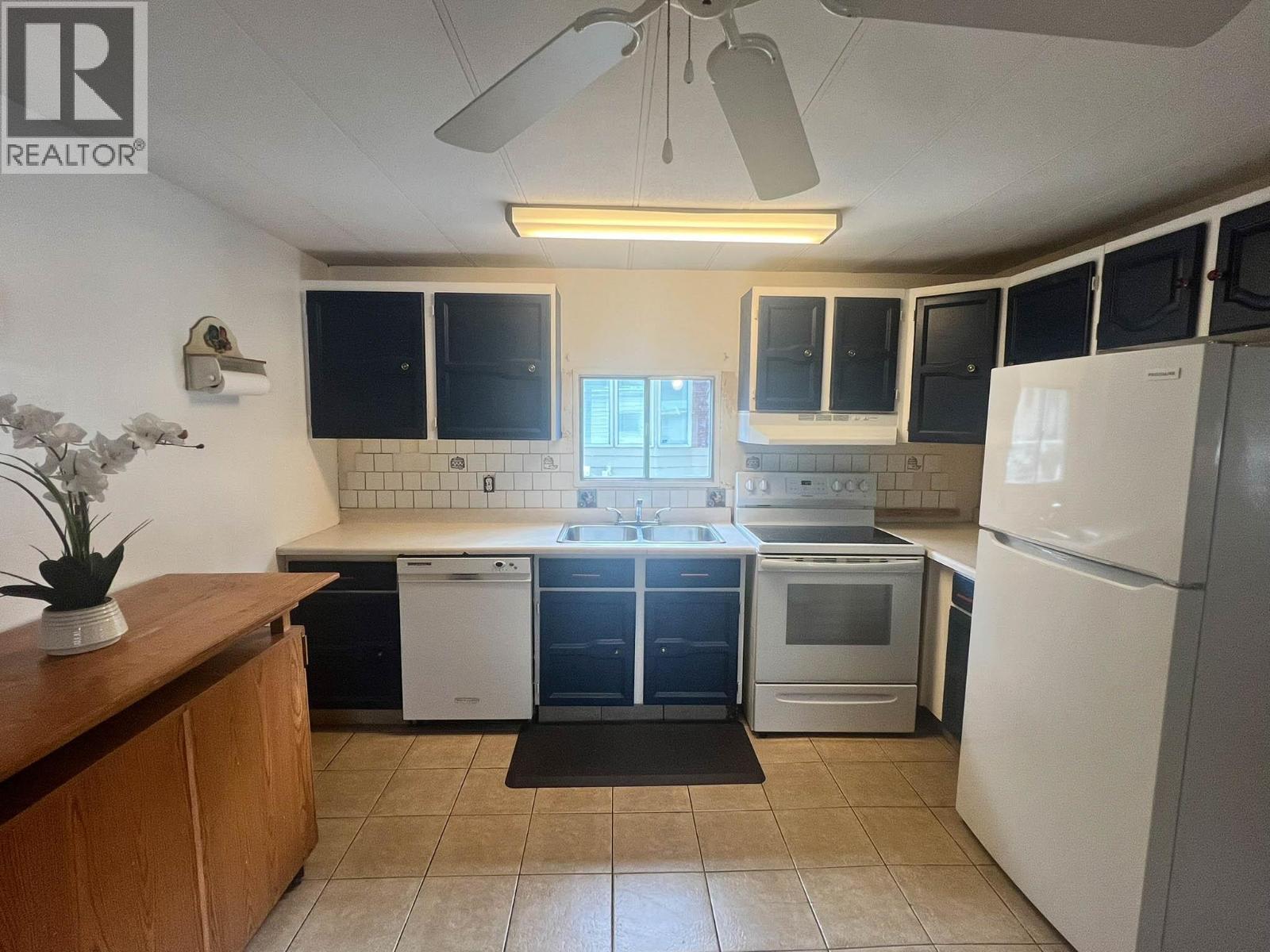 Kitchen - 1999 97 Highway S Unit# 197, Kelowna, BC