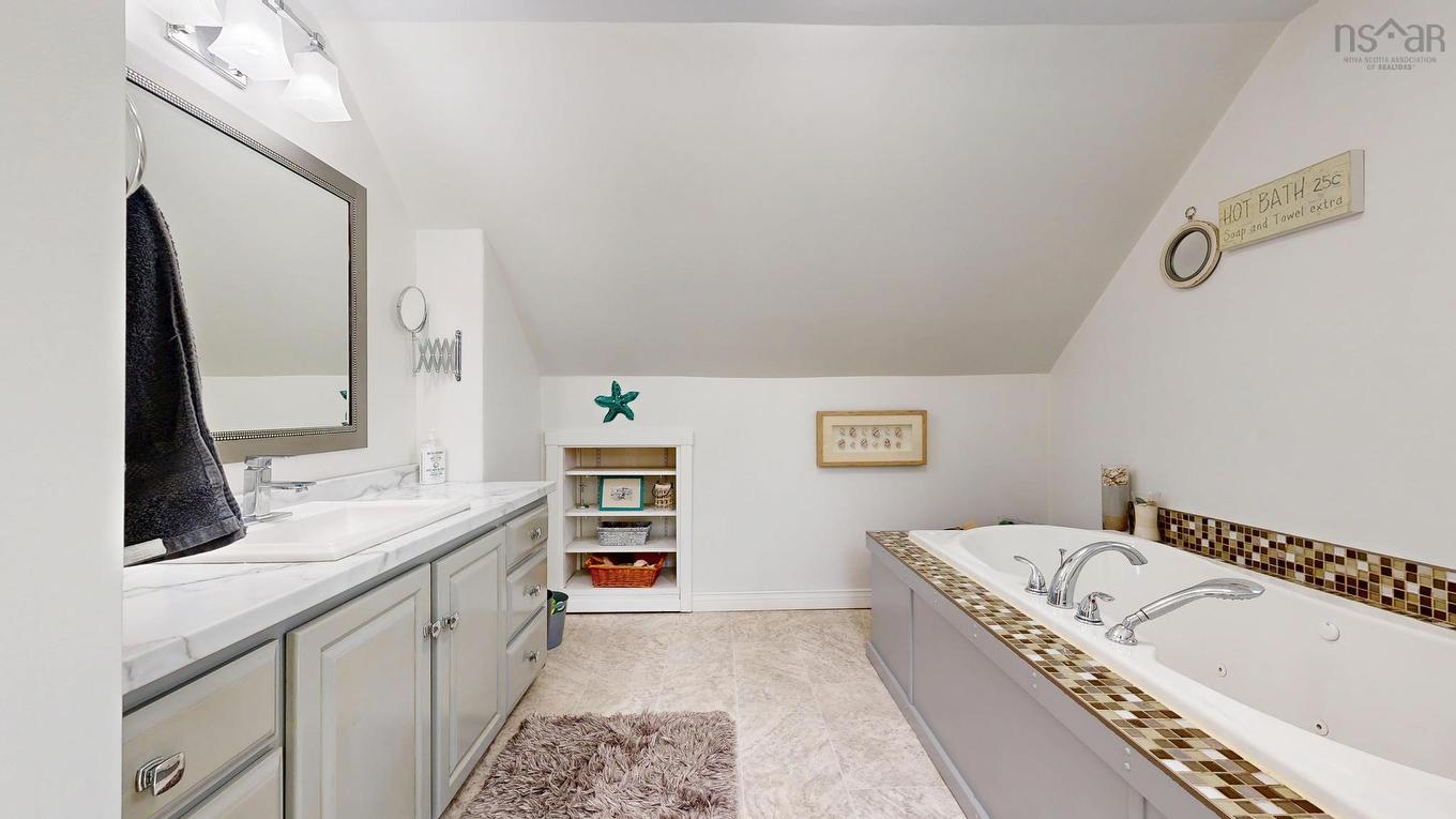 36 North Street, Lockeport, NS