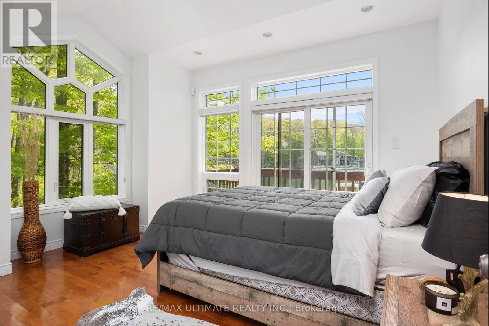 157 Farlain Lake Road W, Tiny, ON - Indoor Photo Showing Bedroom