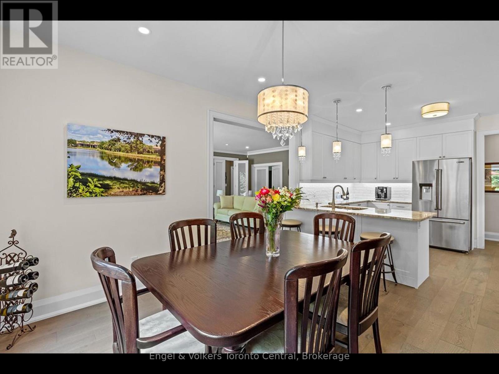 81 Spruce Street, Tiny, ON - Indoor Photo Showing Dining Room
