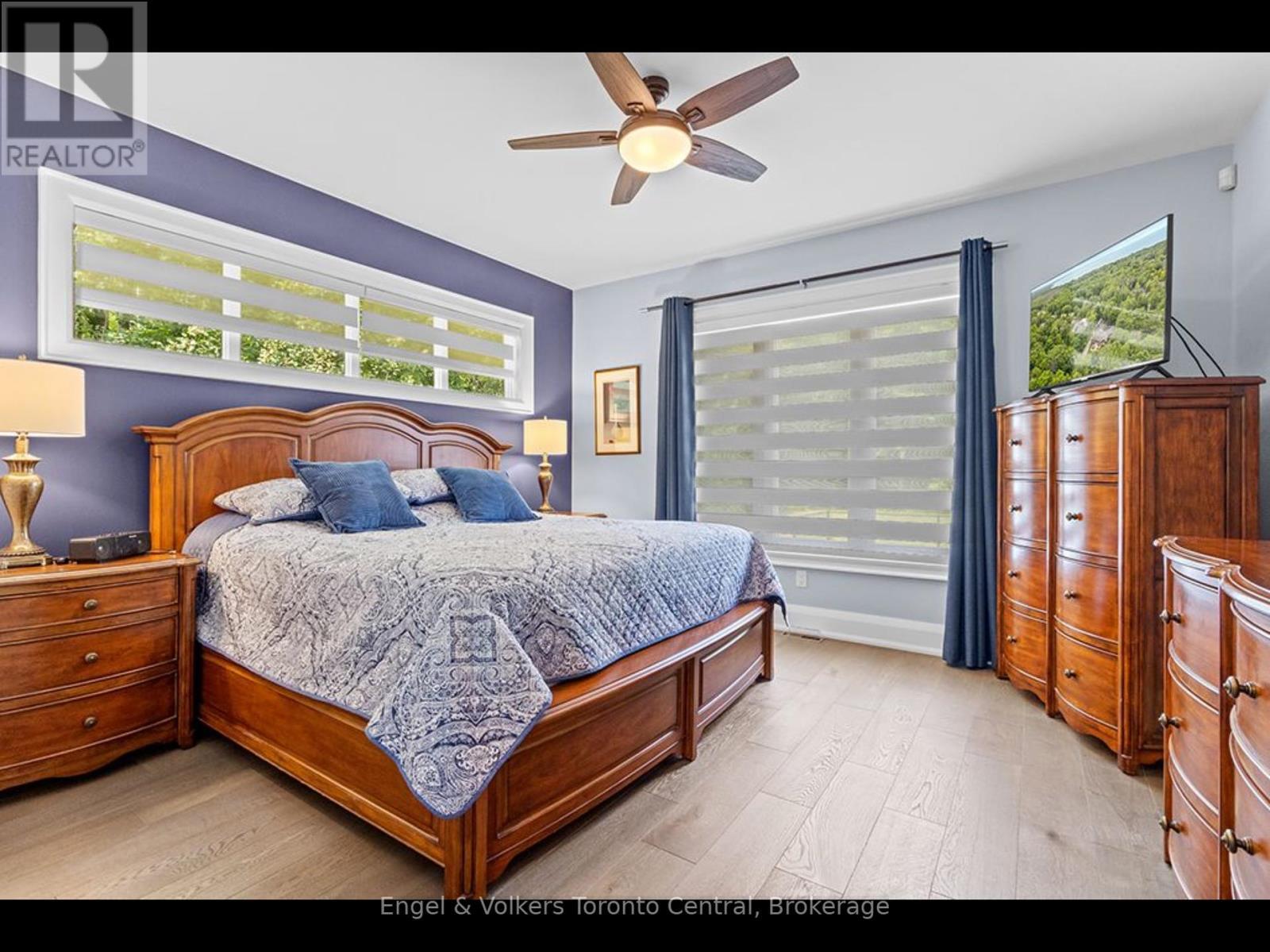 81 Spruce Street, Tiny, ON - Indoor Photo Showing Bedroom